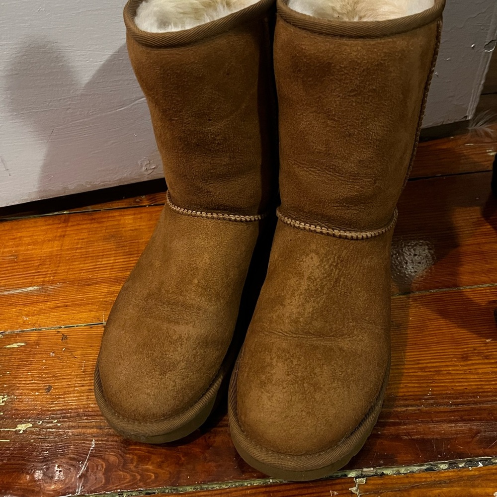 Classic uggs - Picture 2 of 3